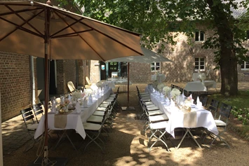 Hochzeit: Innenhof Aussenbereich - Brasserie Schloss Paffendorf