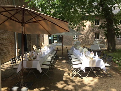 Hochzeit - Mönchengladbach - Innenhof Aussenbereich - Brasserie Schloss Paffendorf