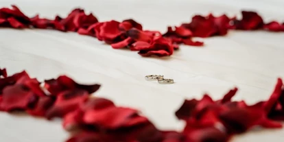 Wedding - Bedburg - Andreashaus Hochzeitsloaction Hochzeit Weihnachtsfeier Firmenevent Köln Düsseldorf Aachen Jülich Düren Niederzier
Do it
wedding -hochzeitslocation
Hochzeits-location 
Ihre Hochzeitslocation
“Der schönste Tag in eurem Leben!”
Vielen Dank Manuela und Torsten by Den Kre Photography
Romantik pur oder schierer Luxus, eine intime Runde oder ein großes, extravagantes Fest, ein Empfang oder eine glamouröse Gala, wir werden für Sie im Andreashaus die perfekte Hochzeitslocation kreieren, damit all Ihre Wünsche wahr werden.
Eine intime Runde oder ein großes extravagantes Fest. Wir zeigen Ihnen die perfekte Umgebung aus unserer Wahl an eleganten Räumlichkeiten. Eine traditionelle weiße Hochzeit, eine Themen-Hochzeit, oder eine zeitgenössische Hochzeit, wir erfüllen Ihren Wunsch. . - Andreashaus Hochzeitslocation