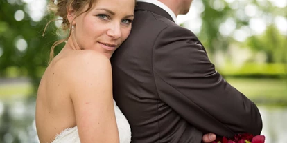 Wedding - Bedburg - Andreashaus Hochzeitsloaction Hochzeit Weihnachtsfeier Firmenevent Köln Düsseldorf Aachen Jülich Düren Niederzier
Do it
wedding -hochzeitslocation
Hochzeits-location 
Ihre Hochzeitslocation
“Der schönste Tag in eurem Leben!”
Vielen Dank Manuela und Torsten by Den Kre Photography
Romantik pur oder schierer Luxus, eine intime Runde oder ein großes, extravagantes Fest, ein Empfang oder eine glamouröse Gala, wir werden für Sie im Andreashaus die perfekte Hochzeitslocation kreieren, damit all Ihre Wünsche wahr werden.
Eine intime Runde oder ein großes extravagantes Fest. Wir zeigen Ihnen die perfekte Umgebung aus unserer Wahl an eleganten Räumlichkeiten. Eine traditionelle weiße Hochzeit, eine Themen-Hochzeit, oder eine zeitgenössische Hochzeit, wir erfüllen Ihren Wunsch. . - Andreashaus Hochzeitslocation