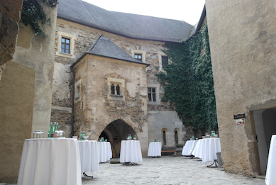 Hochzeit: Oberer Burghof - Ritterburg Lockenhaus