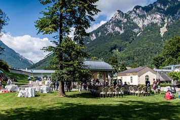 Hochzeit: Feiern Sie Ihre Hochzeit im Gartenpavillion auf Schloss Wartholz in Reichenau an der Rax (NÖ).
Foto © weddingreport.at - Schloss Wartholz