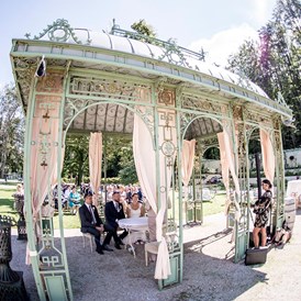 Hochzeit: Feiern Sie Ihre Hochzeit im Gartenpavillion auf Schloss Wartholz in Reichenau an der Rax (NÖ).
Foto © weddingreport.at - Schloss Wartholz