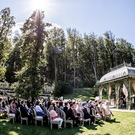 Hochzeit: Eine Gartenhochzeit auf Schloss Wartholz.
Foto © weddingreport.at - Schloss Wartholz
