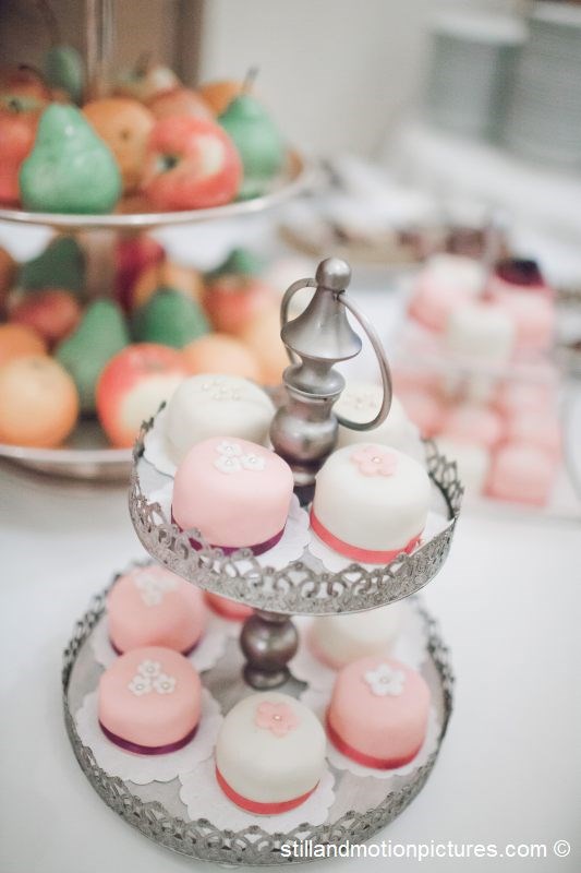 Hochzeit: Cakepops und andere Leckereien für einen versüssten Abend.
Foto © stillandmotionpictures.com - Hotel CHÂTEAU BÉLA