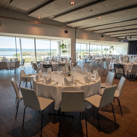 Hochzeit: Der Festsaal im Obergeschoss des FRITZ am See bietet Platz für bis zu 200 Hochzeitsgäste. - das Fritz am See
