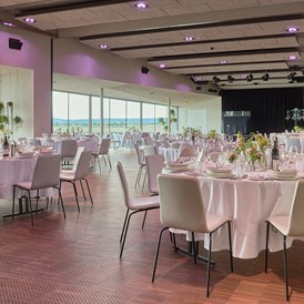 Hochzeit: Der große Festsaal im FRITZ am See bietet Platz für bis zu 200 Hochzeitsgäste. - das Fritz am See