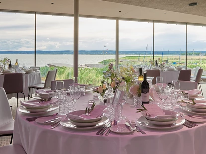Hochzeit - Pamhagen - Der große Festsaal im FRITZ am See bietet einen herrlichen Blick über den Neusiedlersee. - das Fritz am See