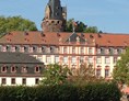 Hochzeit: Vorderansicht Schloss Erbach mit Lustgarten - Schloss Erbach