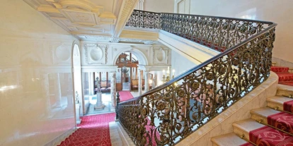 Matrimonio - Gumpoldskirchen - Der Aufgang im Palais Pallavicini, 1010 Wien. - Palais Pallavicini