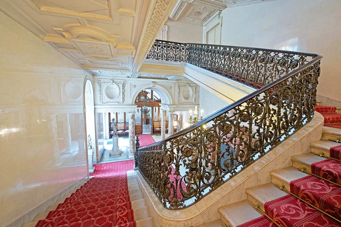 Hochzeit: Der Aufgang im Palais Pallavicini, 1010 Wien. - Palais Pallavicini