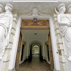 Hochzeit: Eingang zum Palais Pallavicini gegenüber der Nationalbibliothek. - Palais Pallavicini