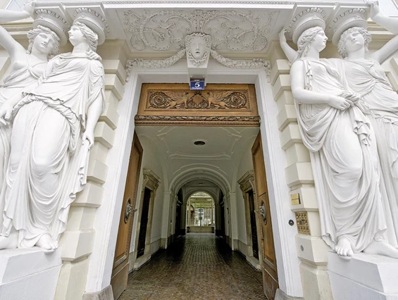 Hochzeit: Eingang zum Palais Pallavicini gegenüber der Nationalbibliothek. - Palais Pallavicini