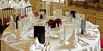 Matrimonio - Gumpoldskirchen - Festlich gedeckter Tisch im Palais Pallavicini in Wien. - Palais Pallavicini