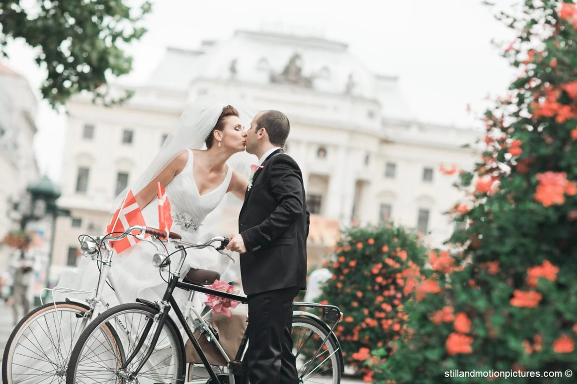 Hochzeitslocation: Feiern Sie Ihre Hochzeit im Restaurant Hrad und genießen Sie die Altstadt von Bratislava, Slowakei.
Foto © stillandmotionpictures.com - REŠTAURÁCIA HRAD