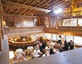 Hochzeit: Hotelbar "auf der Tenne" im Bio-Hotel Stanglwirt in Tirol.
Foto © formafoto.net - Bio-Hotel Stanglwirt