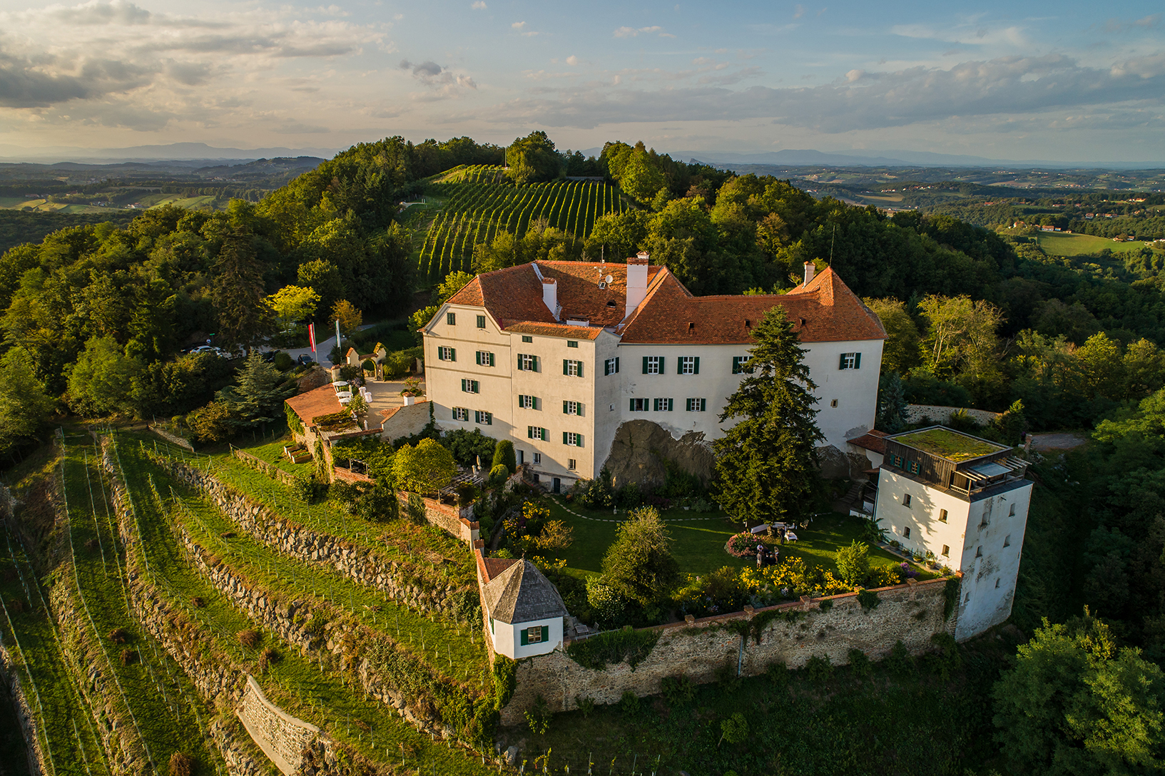 Wedding - Bad Radkersburg - Das Hochzeitsschloss Kapfenstein in der Steiermark. - Schloss Kapfenstein Hotel Restaurant
