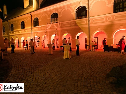 Mariage - Wiener Alpen - Night-Life im Innenhof - Hochzeitsschloss Gloggnitz