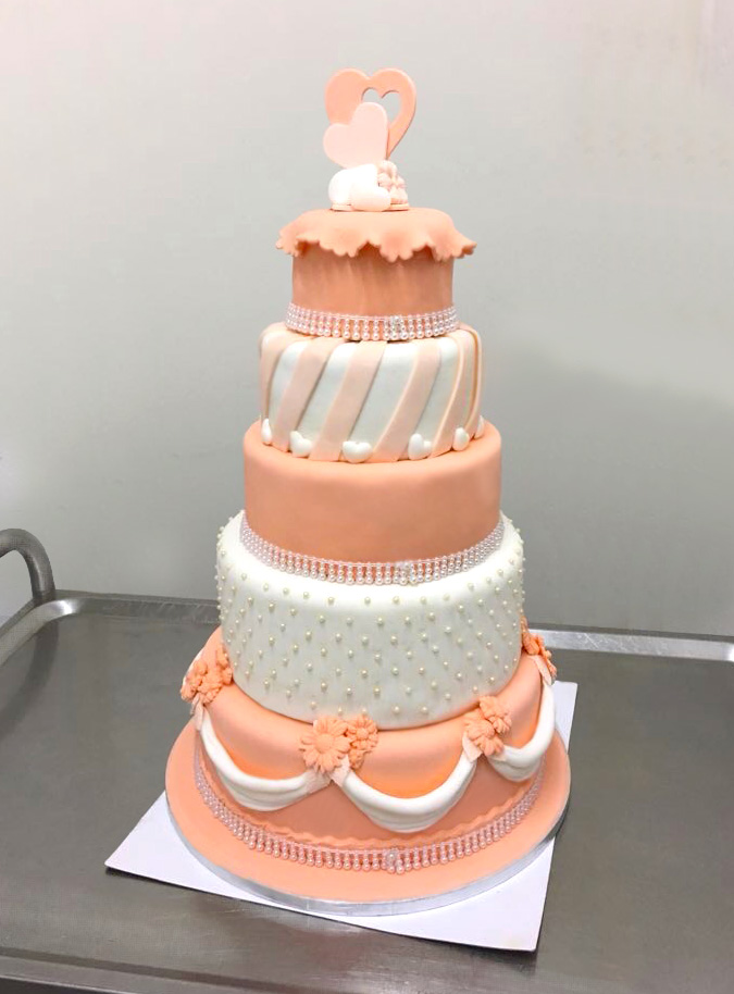 Hochzeit: Individuelle Hochzeitstorten vom Schloss-Konditor - Hochzeitsschloss Gloggnitz