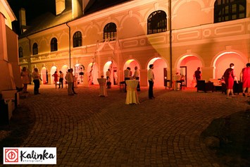 Hochzeit: Night-Life im Innenhof - Schloss Gloggnitz
