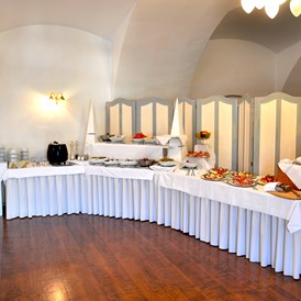 Hochzeit: Buffet im großen Saal - Schloss Gloggnitz