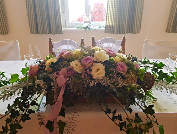 Hochzeitslocation: Tischdeko für Brauttafel - Gasthof Englwirt
