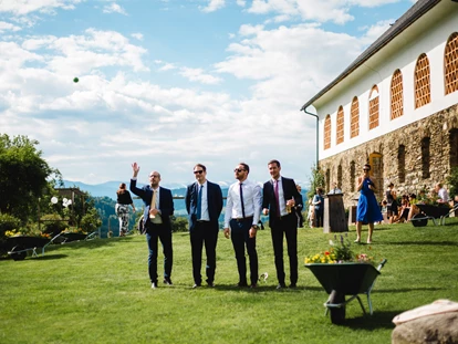 Hochzeit - Frühlingshochzeit - Glanegg (Glanegg) - Boccia für die großen Jungs. - Lillis Feststadl