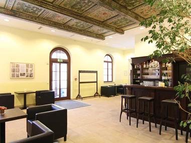 Hochzeitslocation: Foyer- und Barbereich - Schloss Burgk Freital