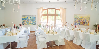 Bruiloft - Radebeul - Steigersaal - Bestuhlungsvariante Fischgräte - Schloss Burgk Freital
