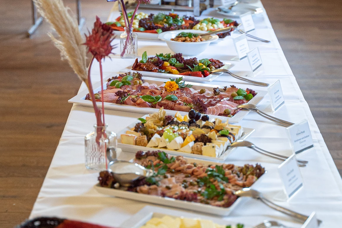 Hochzeitslocation: Buffetbeispiel - Schloss Burgk Freital