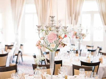 Mariage - Frühlingshochzeit - Heiraten im Schloss Maria Loretto in Klagenfurt am Wörthersee. - Schloss Maria Loretto am Wörthersee