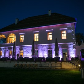 Hochzeit: Lichterspiele im Schloss Maria Loretto am Wörthersee. - Schloss Maria Loretto am Wörthersee