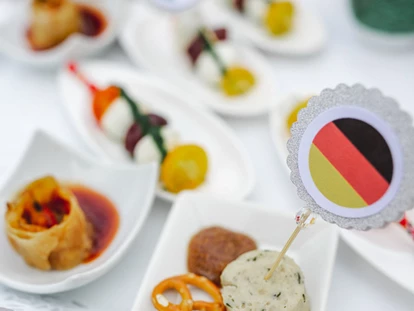 Mariage - Frühlingshochzeit - Fingerfoods nach den Lebensstationen des Brautpaares  - Schloss Maria Loretto am Wörthersee
