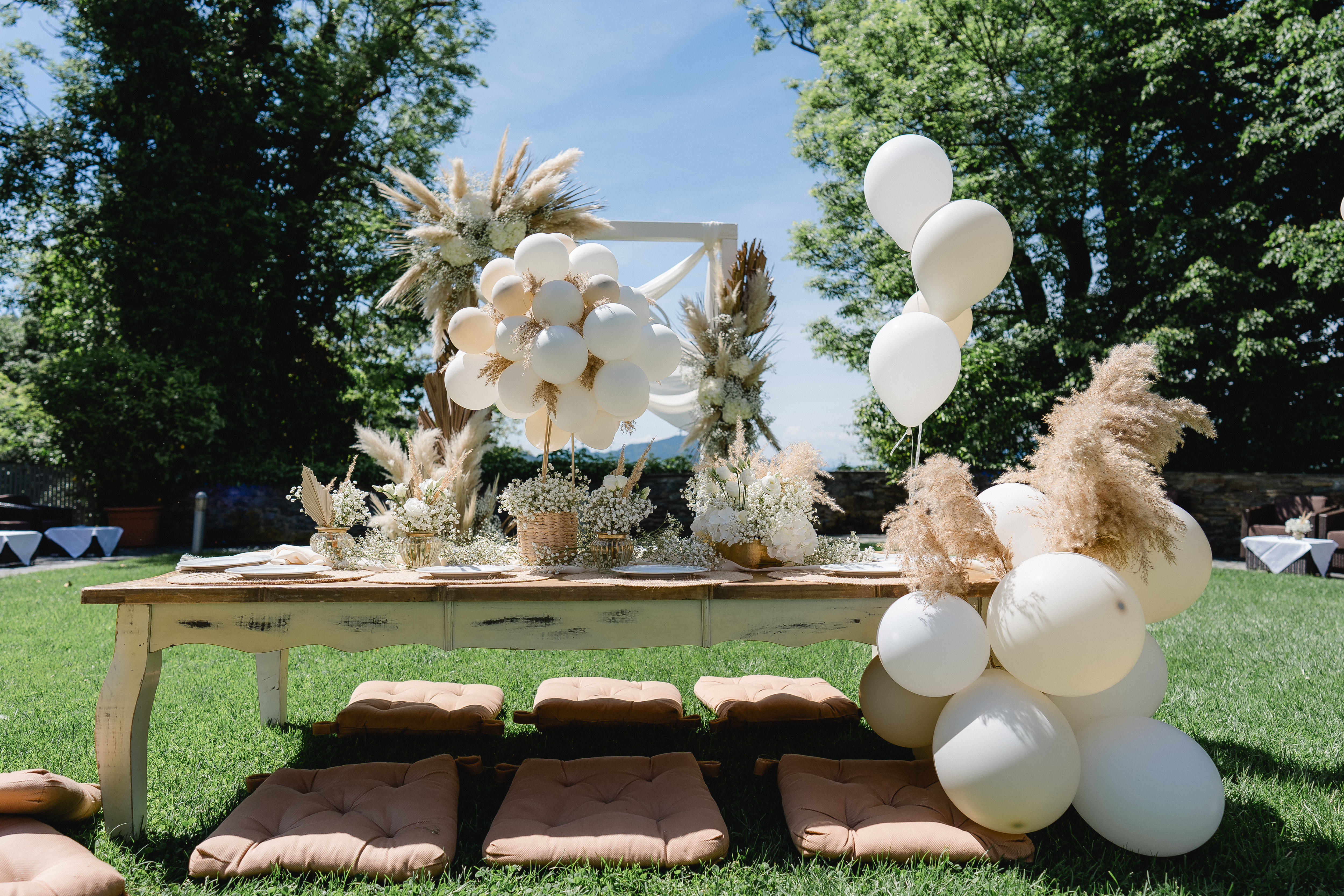 Hochzeitslocation: KIndertisch im Garten

www.tanjaundjosef.at - Schloss Maria Loretto am Wörthersee