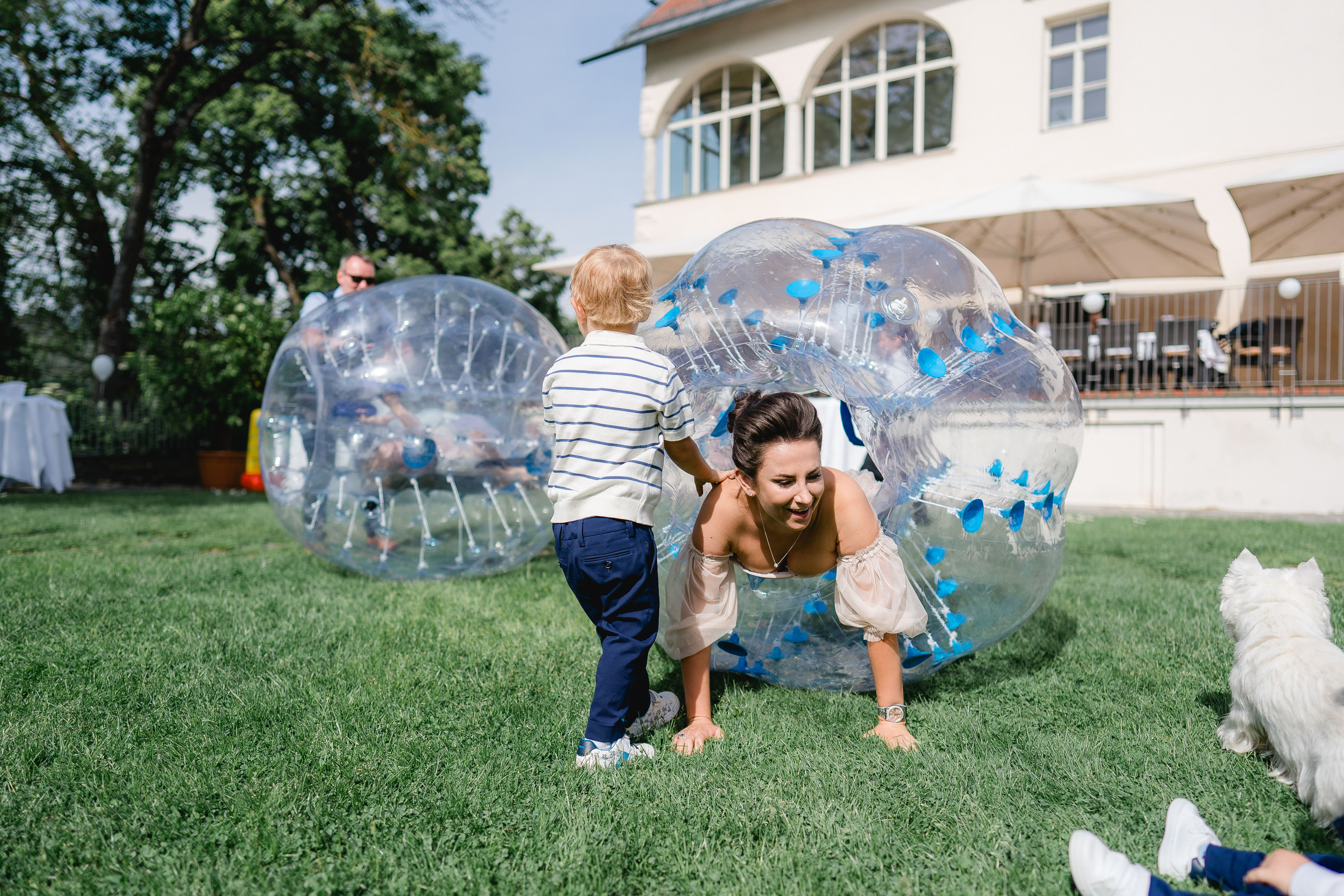 Hochzeitslocation: Spielen im Garten vom Rotfuchs
www.tanjaundjosef.at
http://www.rotfuchs.at - Schloss Maria Loretto am Wörthersee