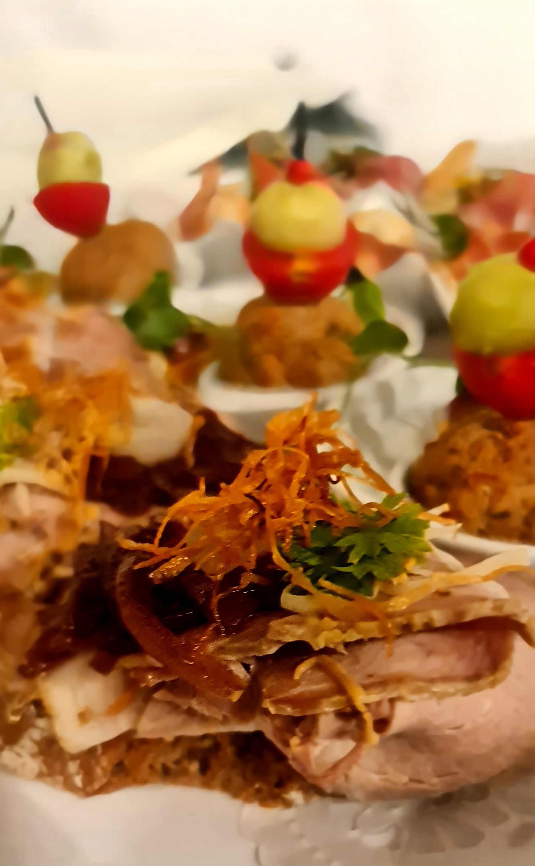 Hochzeitslocation: Fingerfoodssandwichs vom Durcoschwein mit Rotweinconfit und Selleriestroh - Schloss Maria Loretto am Wörthersee