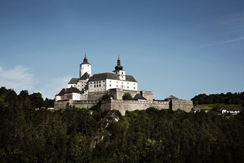 Hochzeit: Burg Forchtenstein - hoch oben auf den Ausläufern des Rosaliengebirges gelegen - Burg Forchtenstein