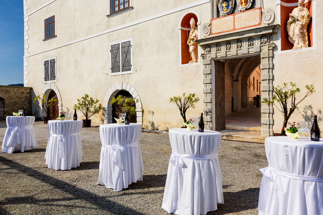 Hochzeit: Die Obere Bastei eignet sich ideal für einen Sektempfang im Freien mit herrlichem Blick bis zum Neusiedlersee. - Burg Forchtenstein