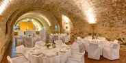 Hochzeit - Art der Location: Restaurant - Lanzenkirchen - Der Lutherkeller der Burg Forchtenstein bietet Platz für bis zu 110 Hochzeitsgäste. - Burg Forchtenstein