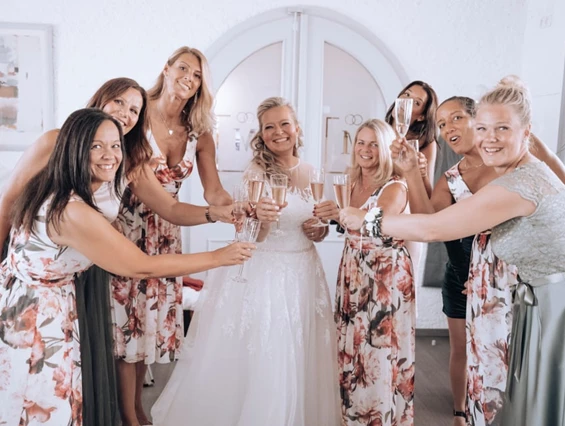 Hochzeitslocation: Ein Extrazimmer für die individuelle Verwendung steht bereit. Dieses wird am Beginn der Feier von der Braut als exklusiver Schmink- und Ankleideraum genutzt, danach wahlweise als Fotostudio, Kinderspielzimmer, Tanzbar oder als Speisezimmer für zusätzlich 30 Personen.  - Matrimonium Kollnbrunn