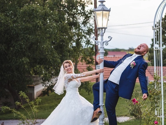 Hochzeitslocation: Der angrenzenden Schaugarten, sowie  die unmittelbare Umgebung bietet wunderbare Motive für unvergessliche Fotos. - Matrimonium Kollnbrunn