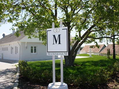 Bruiloft - Weinviertel - Nur 15 Autobahnminuten von Wien entfernt und umgeben von malerischen Weinreben, weitläufigen Blumenwiesen und urigen Presshäusern, ist das Matrimonium auf dem idyllischen Kollnbrunner Kellerberg.  - Matrimonium Kollnbrunn