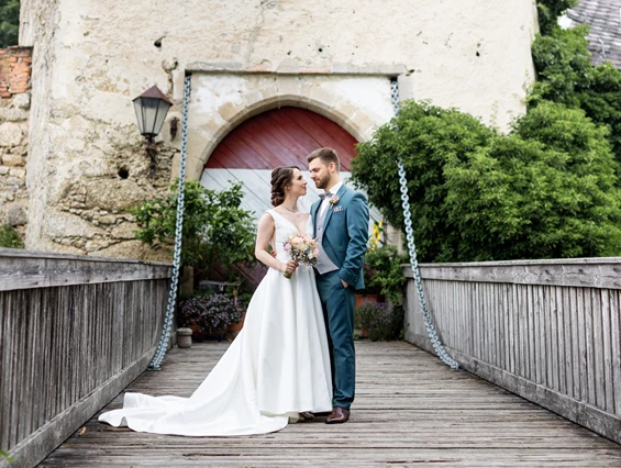 Hochzeit: Burggelände Zugbrücke - Burg Kreuzen