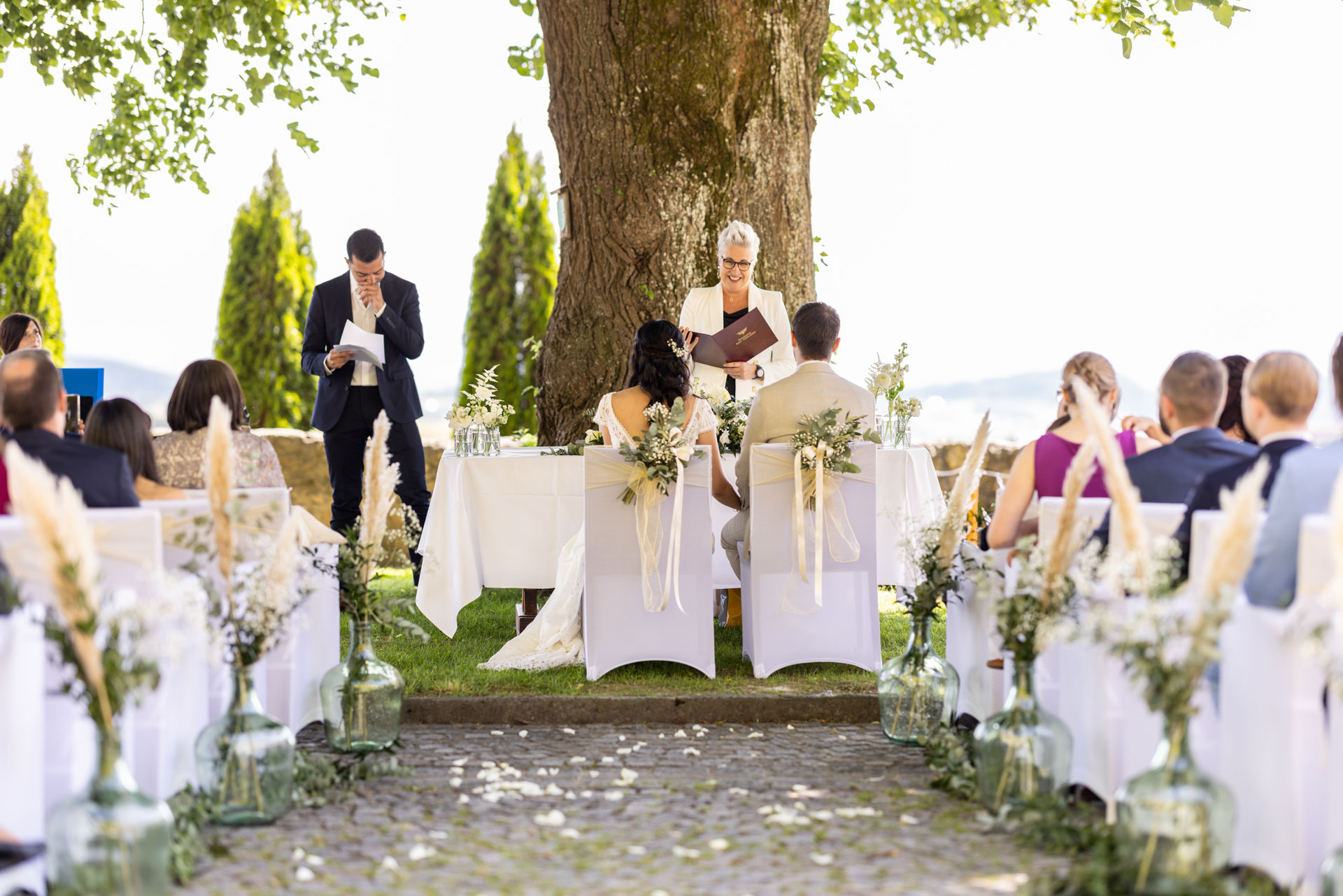 Hochzeitslocation: Trauung unter der Burglinde - Burg Kreuzen