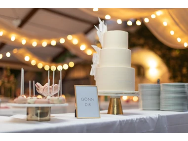 Hochzeit: Hochzeitstorte - Burg Kreuzen