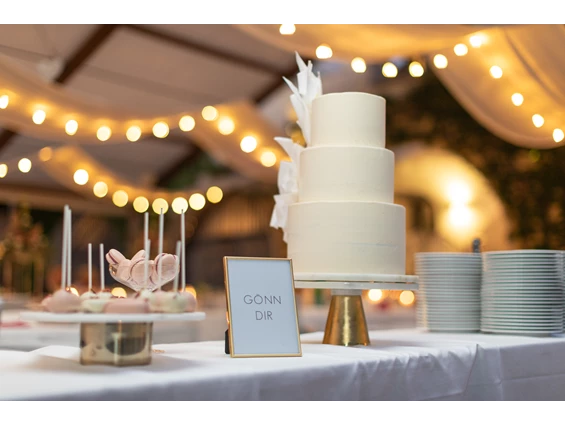 Hochzeit: Hochzeitstorte - Burg Kreuzen