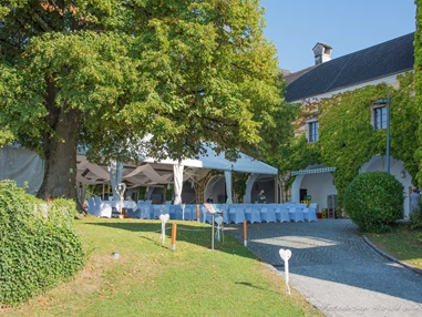 Hochzeit: Burghof - Burg Kreuzen