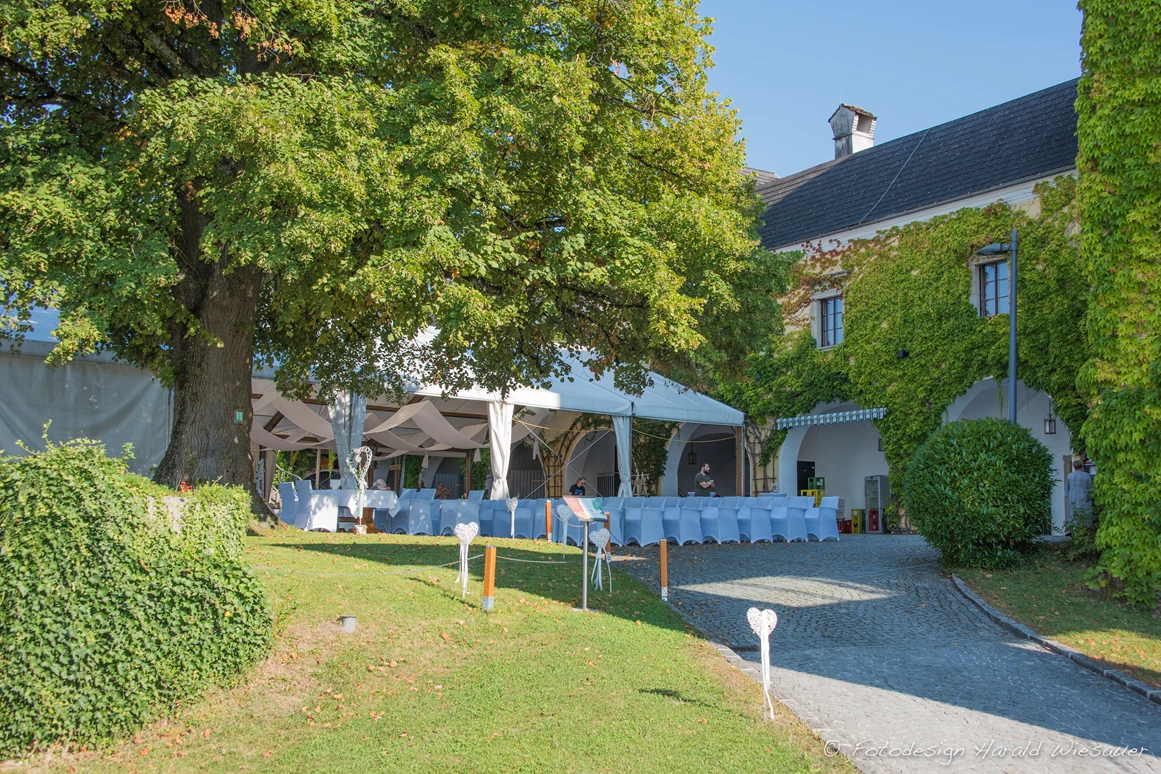 Hochzeit: Burghof - Burg Kreuzen