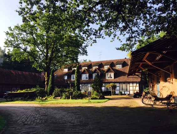 Hochzeit: Blick auf den Gutshof - Gutshof im Oertzetal in Oldendorf bei Hermannsburg
