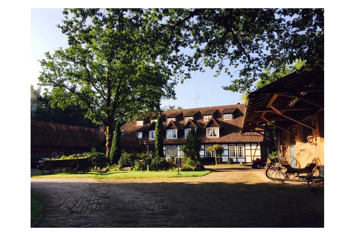 Hochzeit: Blick auf den Gutshof - Gutshof im Oertzetal in Oldendorf bei Hermannsburg